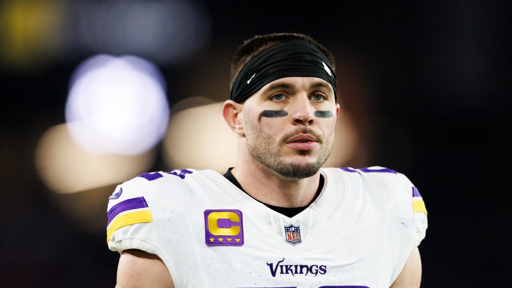 Vikings bringing back star safety Harrison Smith