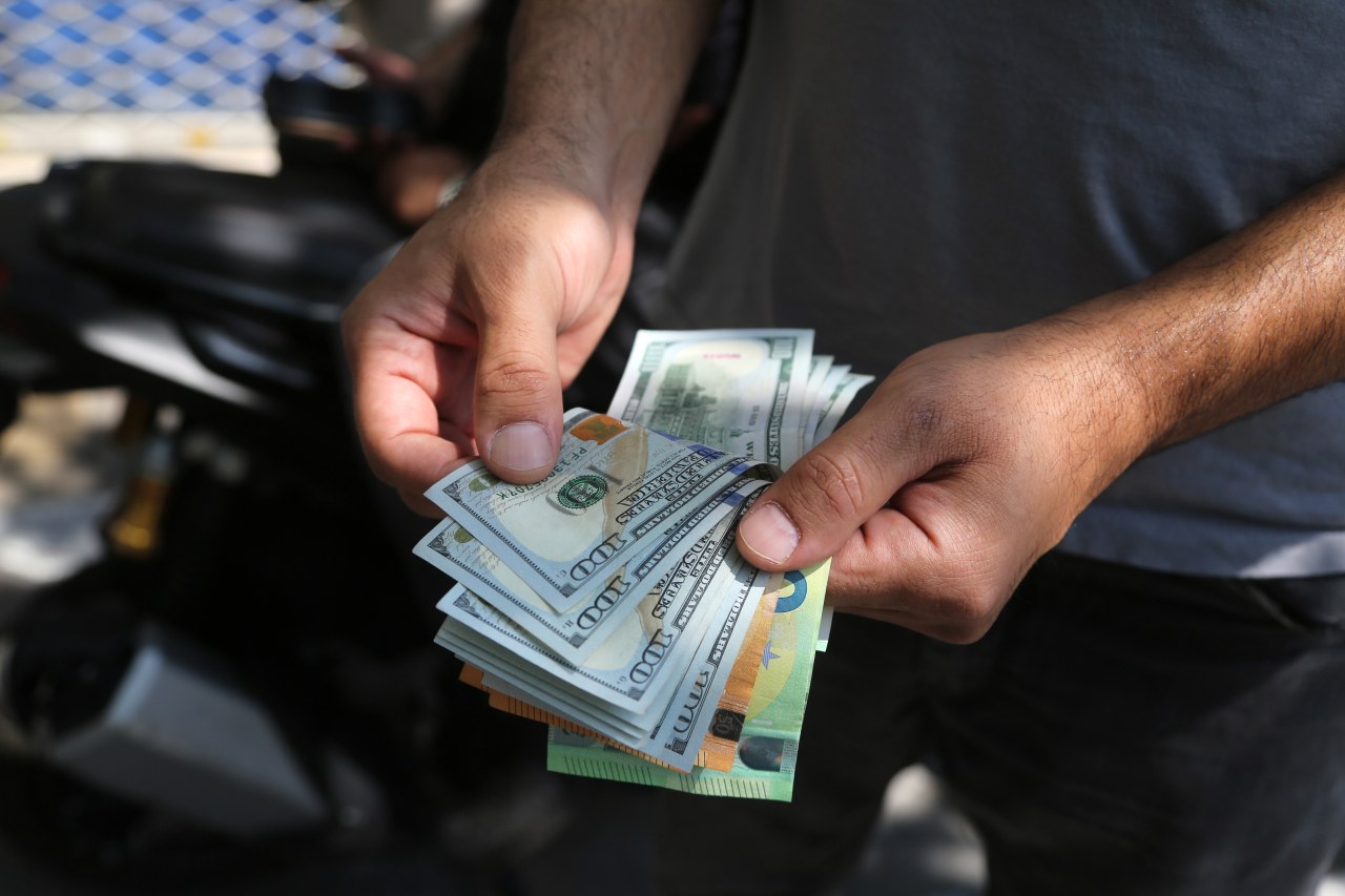 How billions in Iranian money passes through US banks