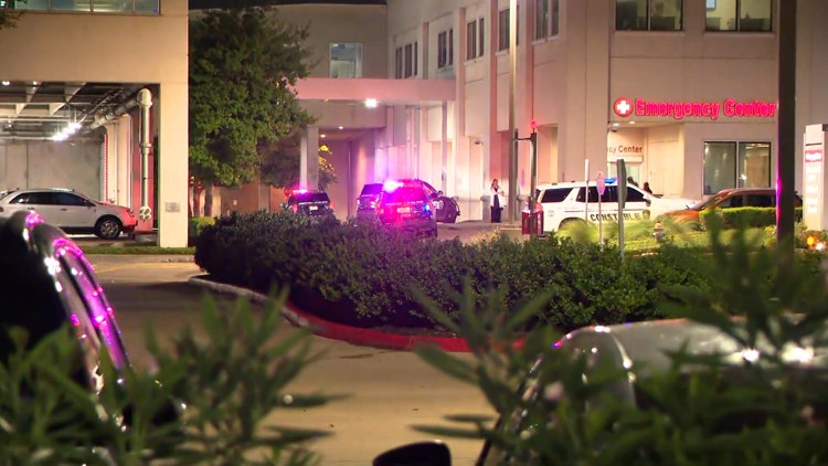 Security guard shoots man armed with knife at Memorial Hermann Memorial City ER, HPD says