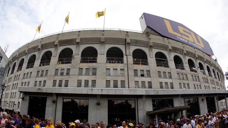 LSU-Clemson game now expected to start 2+ hours late amid weather delay