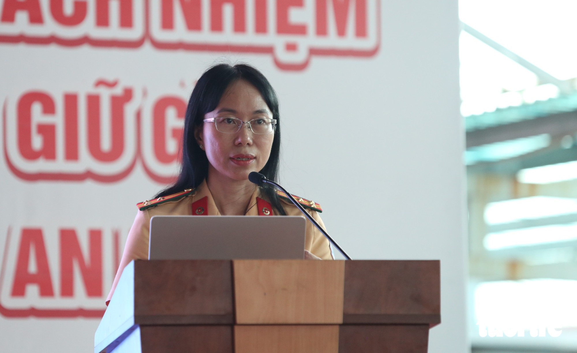 Công an TP.HCM mô phỏng cảnh 'xào ke' tuyên truyền phòng chống ma túy cho công nhân