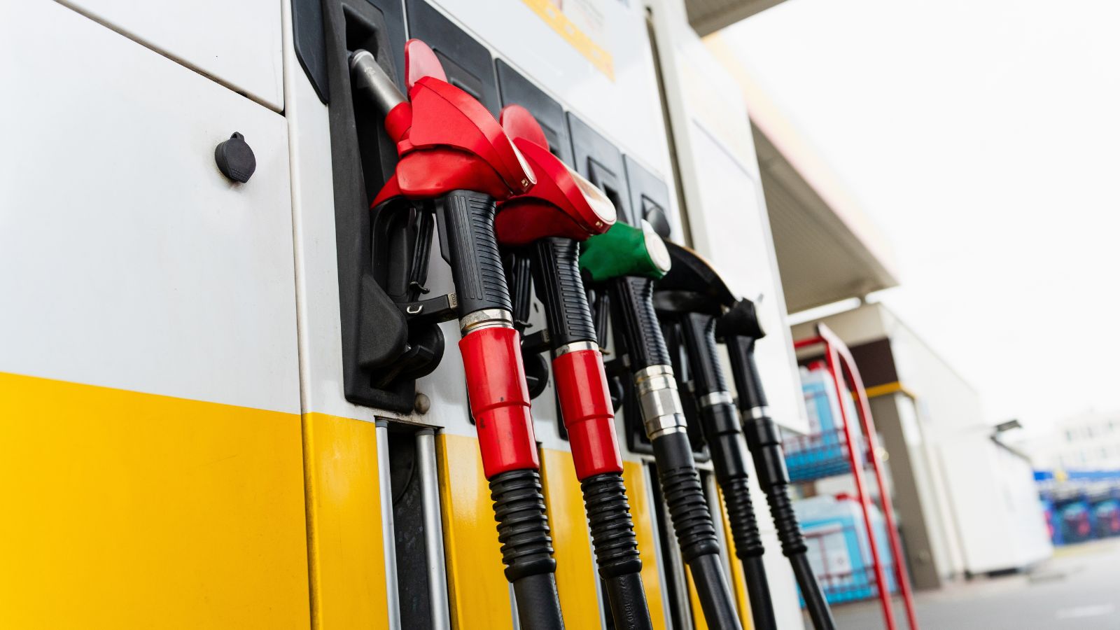 Alberta gas prices jump as much as 30 cents after Illinois refinery ...