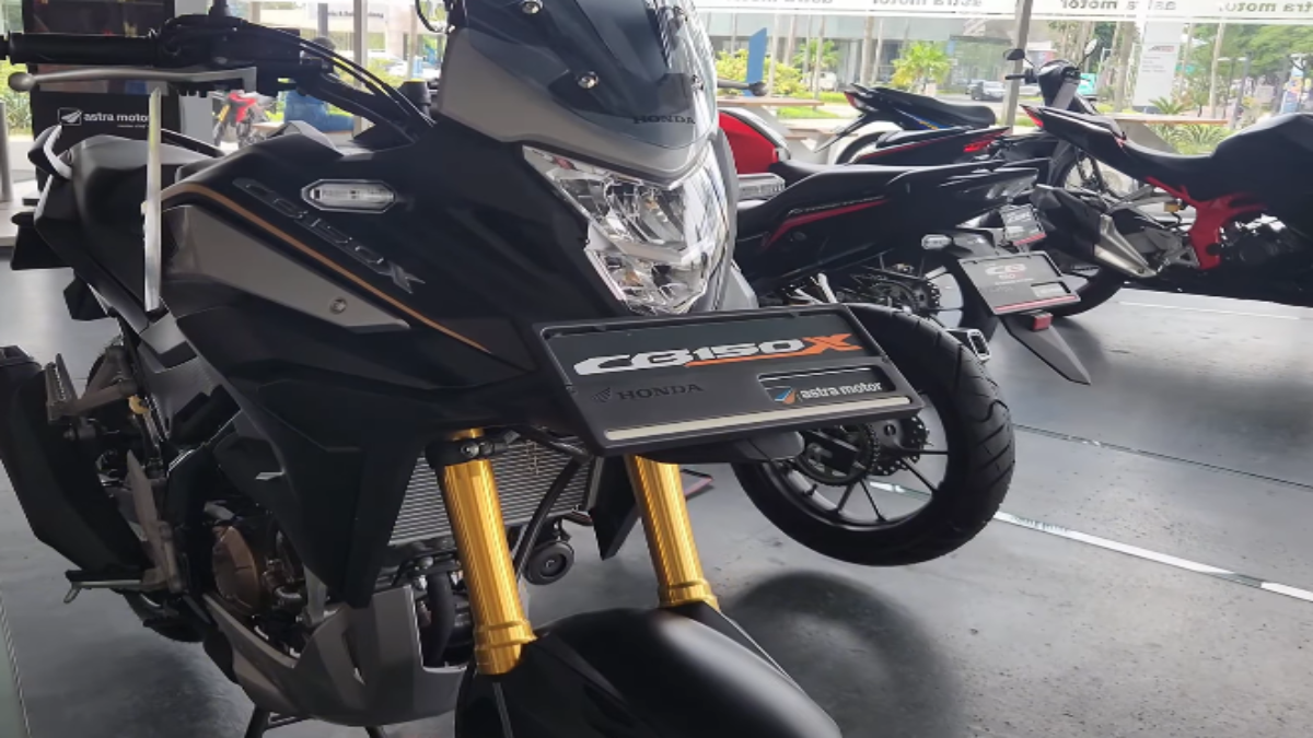 Siap Jelajah Jauh! Honda CB150X 2026 Andalkan Mesin Responsif, Suspensi ...