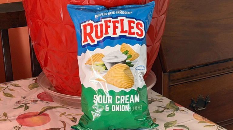 10 Ruffles chips flavors, ranked worst to best