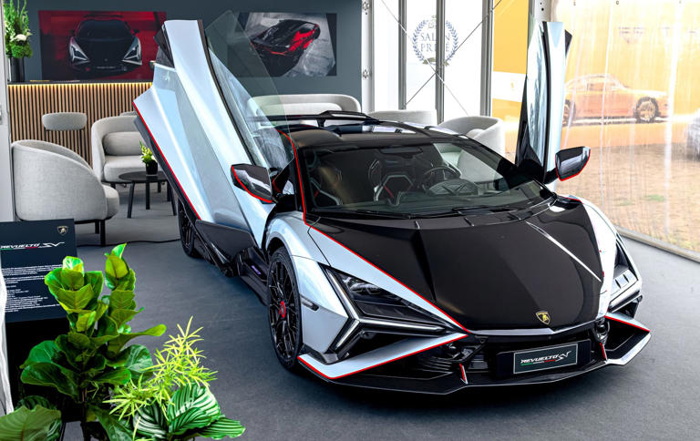 An electric Rolls-Royce and a new hypercar headline Salon Privé's ...
