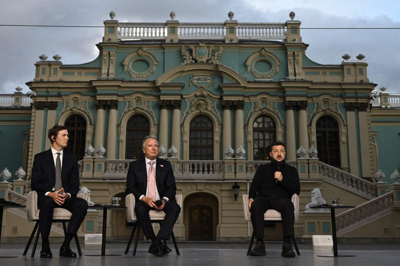 Trump envoys visit Ukraine in new push for peace talks