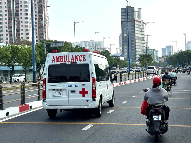 Giá xe cấp cứu mỗi nơi một kiểu, người bệnh lãnh đủ