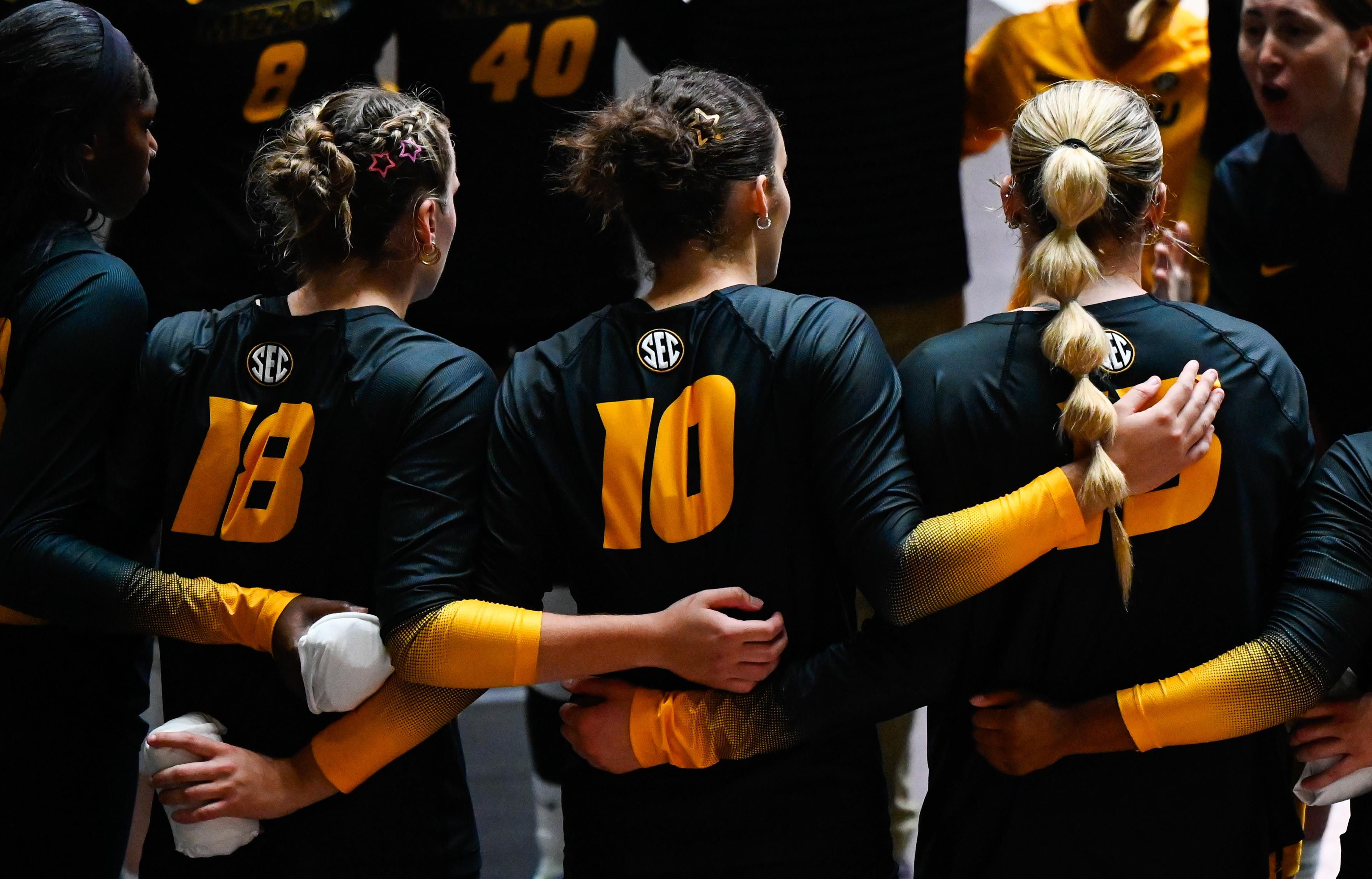 Live match thread: Mizzou volleyball faces No. 1 Nebraska at Wrigley Field