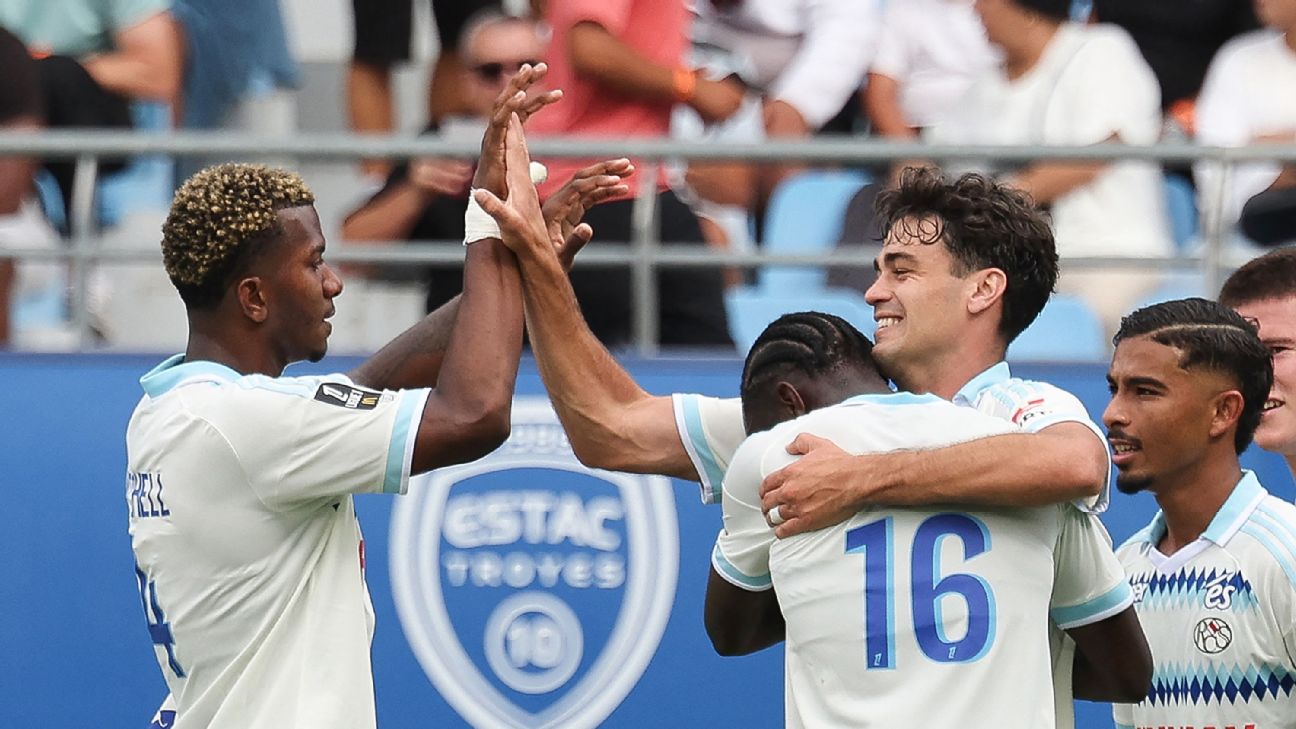 Scored his first goal for Strasbourg in a 6-2 victory over Troyes in Ligue 1.