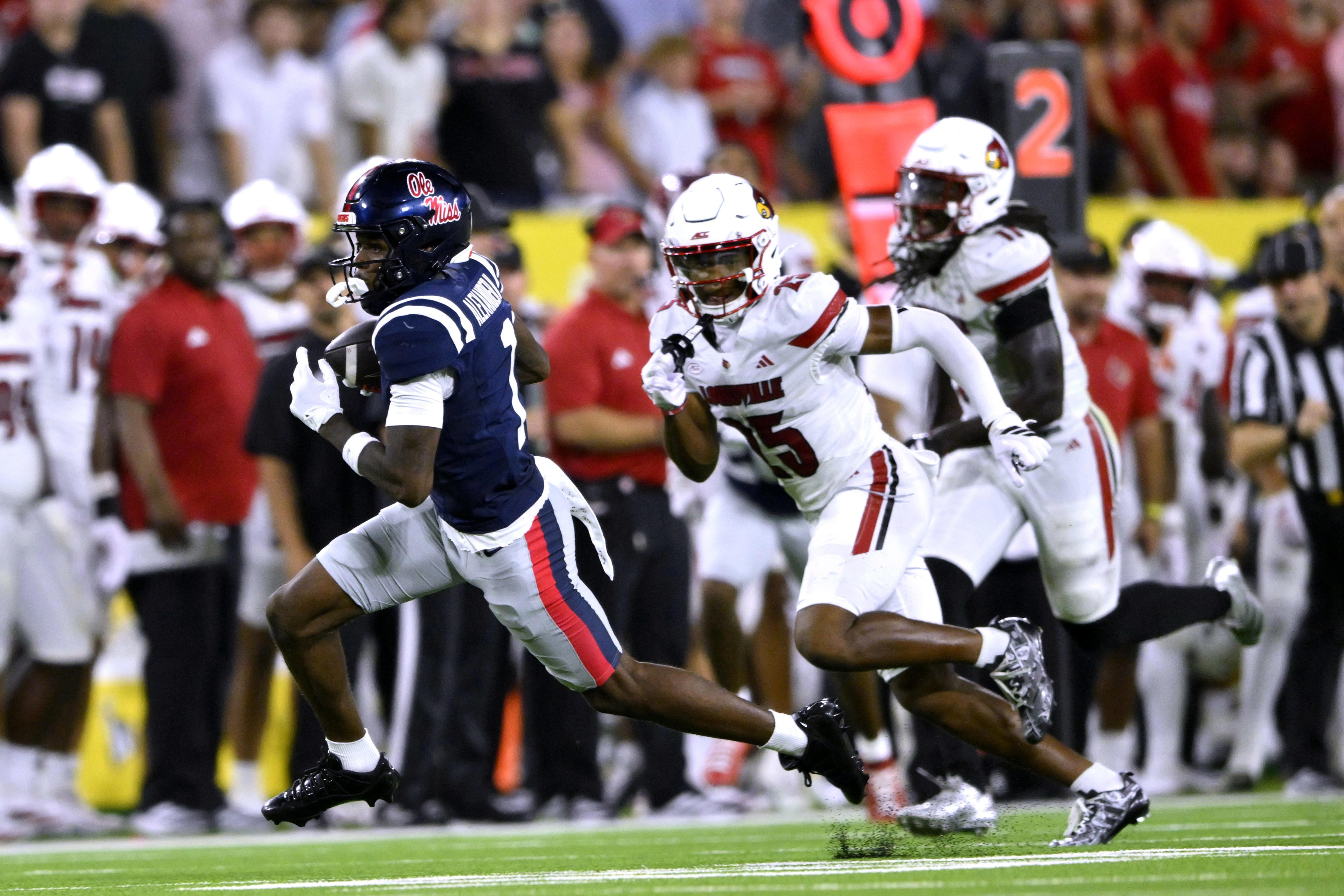 deuce-alexander-injury-update-ole-miss-wr-returns-from-locker-room