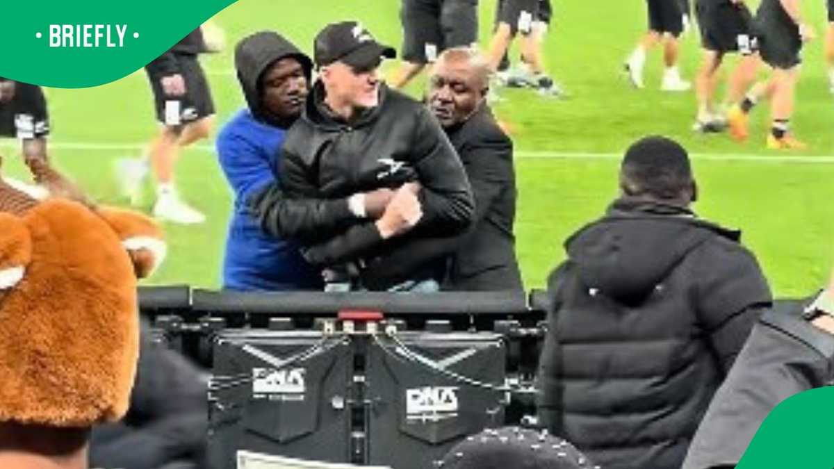 South African fans storm pitch as Springboks vs All Blacks game takes ...