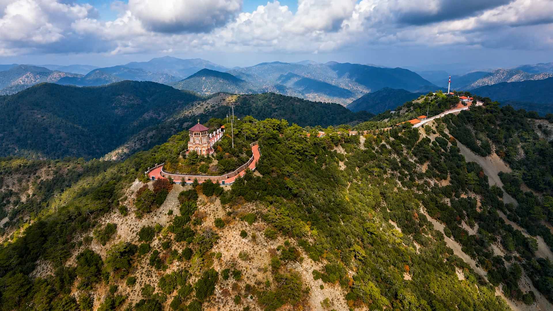 How did they build on this narrow ridge?