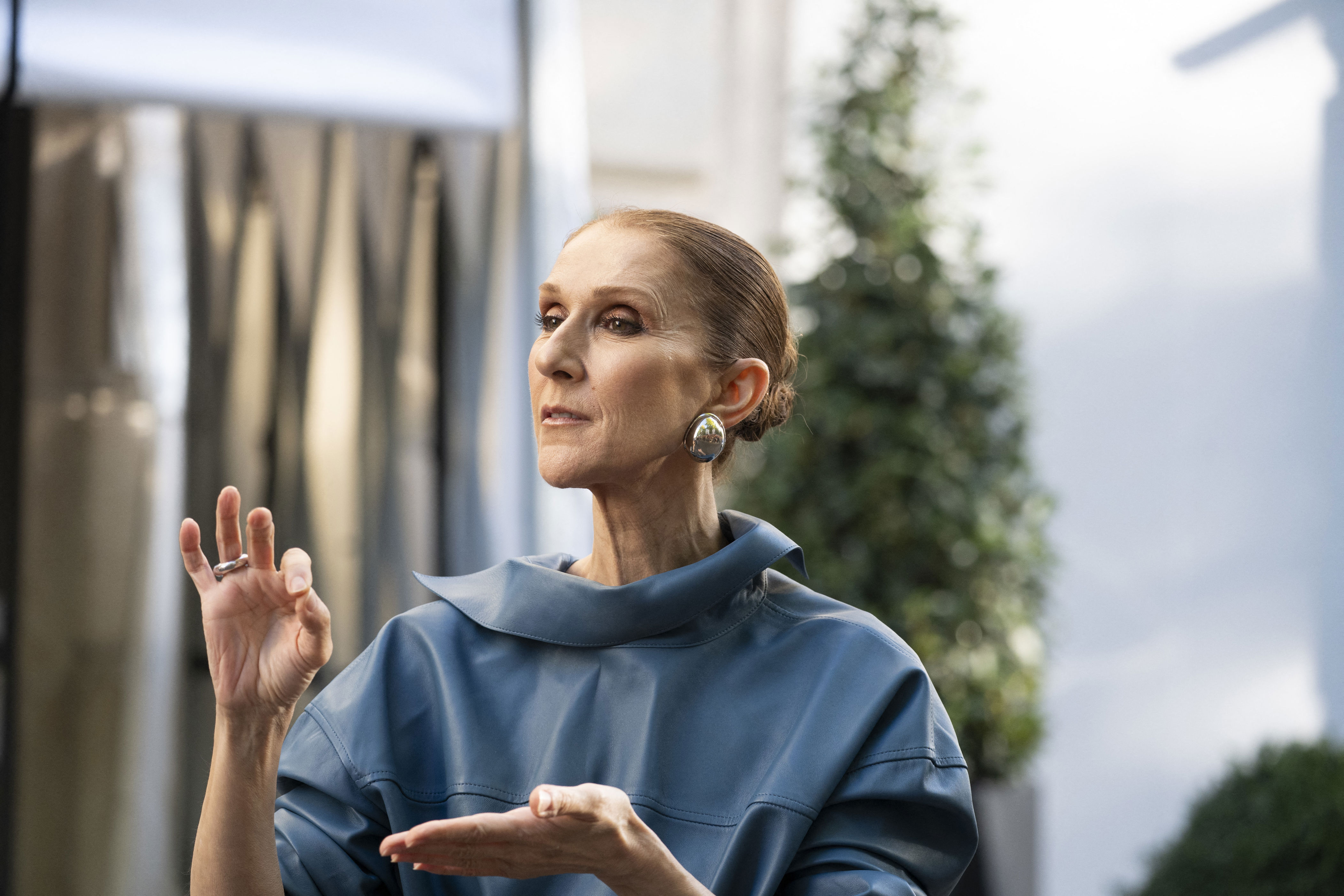 Nữ danh ca Celine Dion tái xuất, Paris cảnh báo vé giả