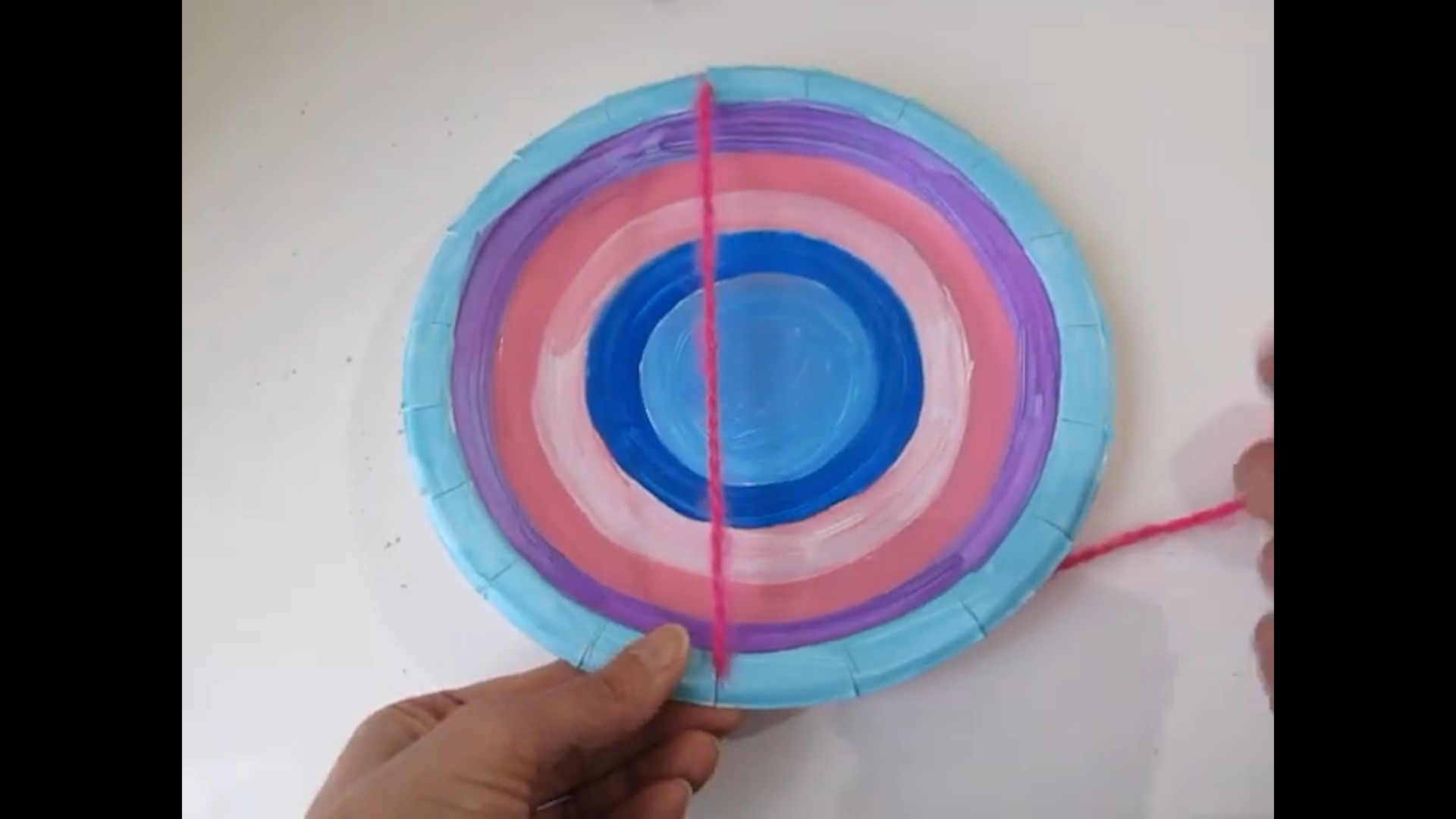 Easy circle loom weaving craft for kids
