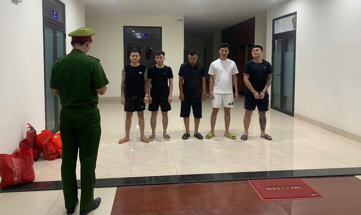 Phá đường dây dùng hình ảnh, video của Huấn Hoa Hồng để quảng cáo cho vay tiền