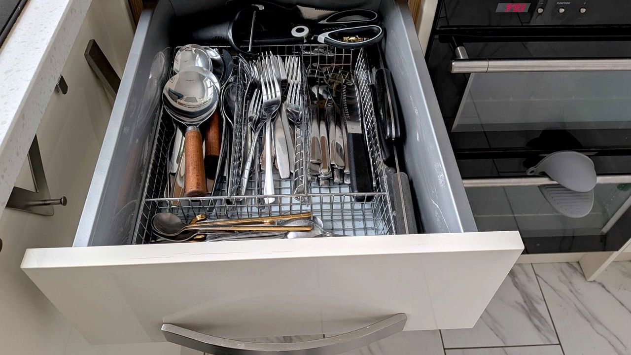 I tried this simple window-cleaning hack — and it was hiding in my ...
