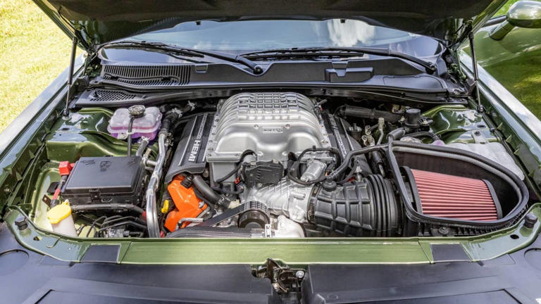 This is when the Dodge Charger may finally get its Hellcat V8 back