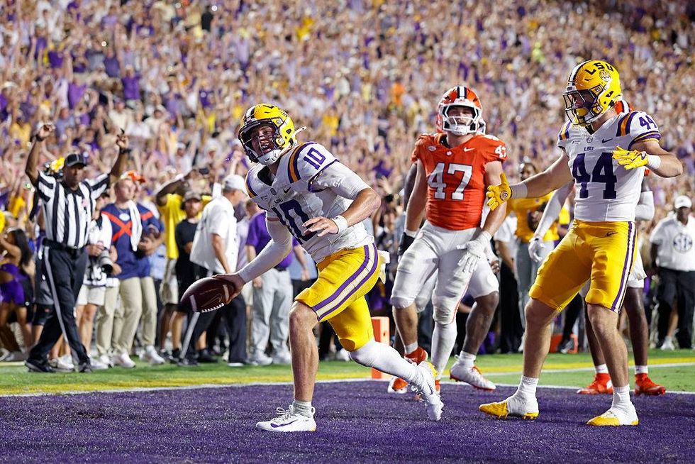LSU's rushing attack makes statement in blowout of Clemson
