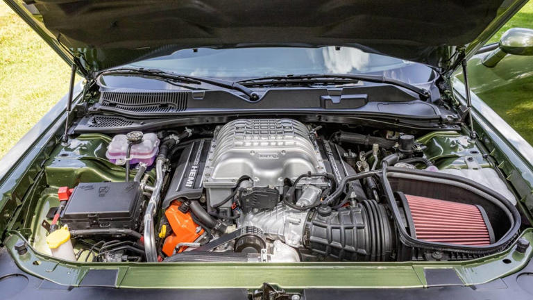 This is when the Dodge Charger may finally get its Hellcat V8 back