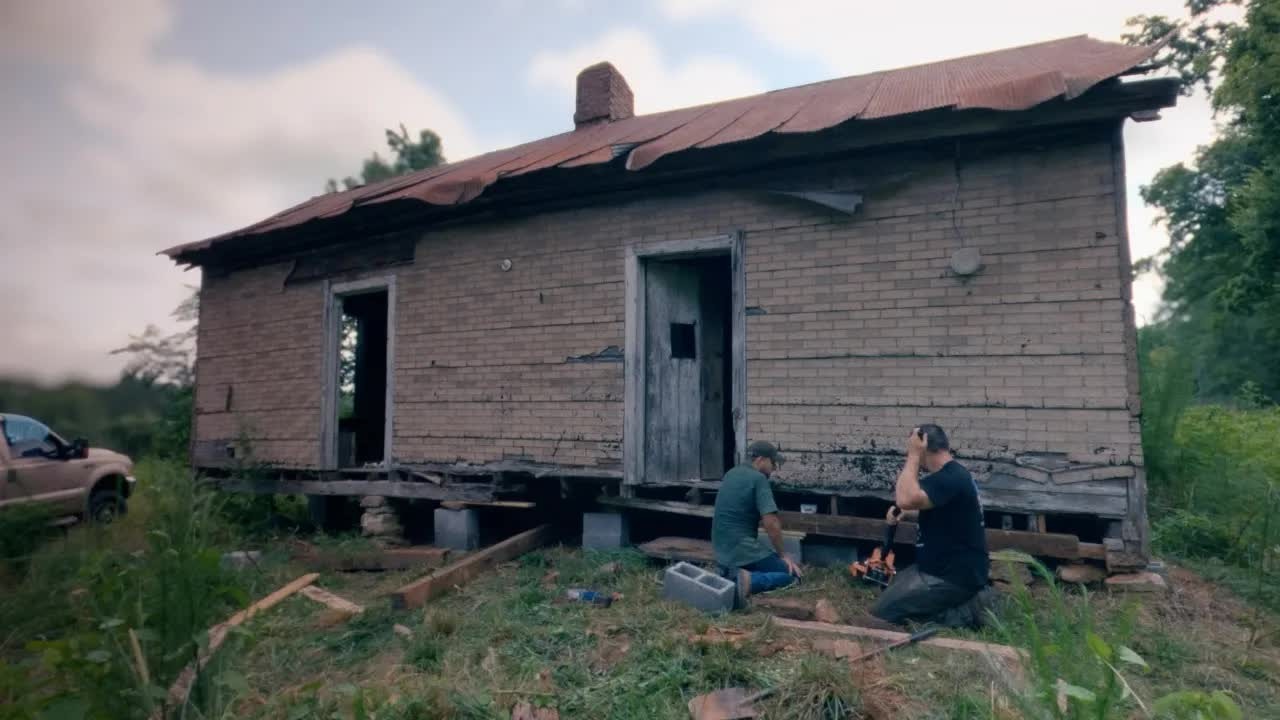They started jacking up an old tenant house – then one beam began buckling