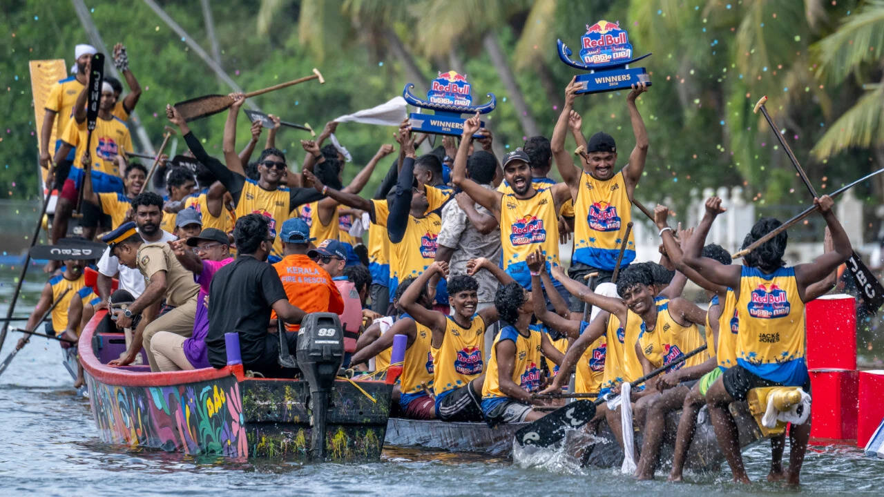 Kerala combines boat racing with tug of war; Punnamada Panthers crowned ...