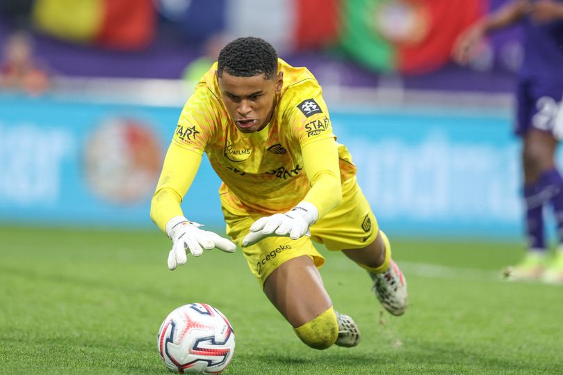 Genk's goalkeeper Lucca Brughmans is pictured in action during a soccer match between RSC Anderlecht and Krc Genk