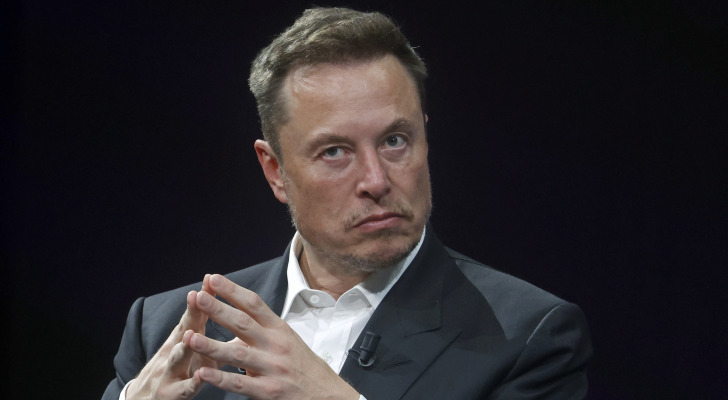 Elon Musk issues red flag warning to group of SpaceX traders — but they keep doubling down. Are you making the same dangerous move?