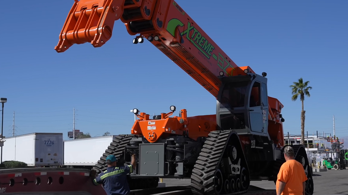 Massive Xtreme telehandler looks like a construction tank