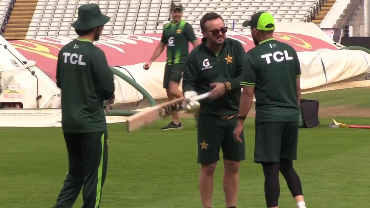 Interim head coach Hesson leads Pakistan training ahead of Edgbaston Test