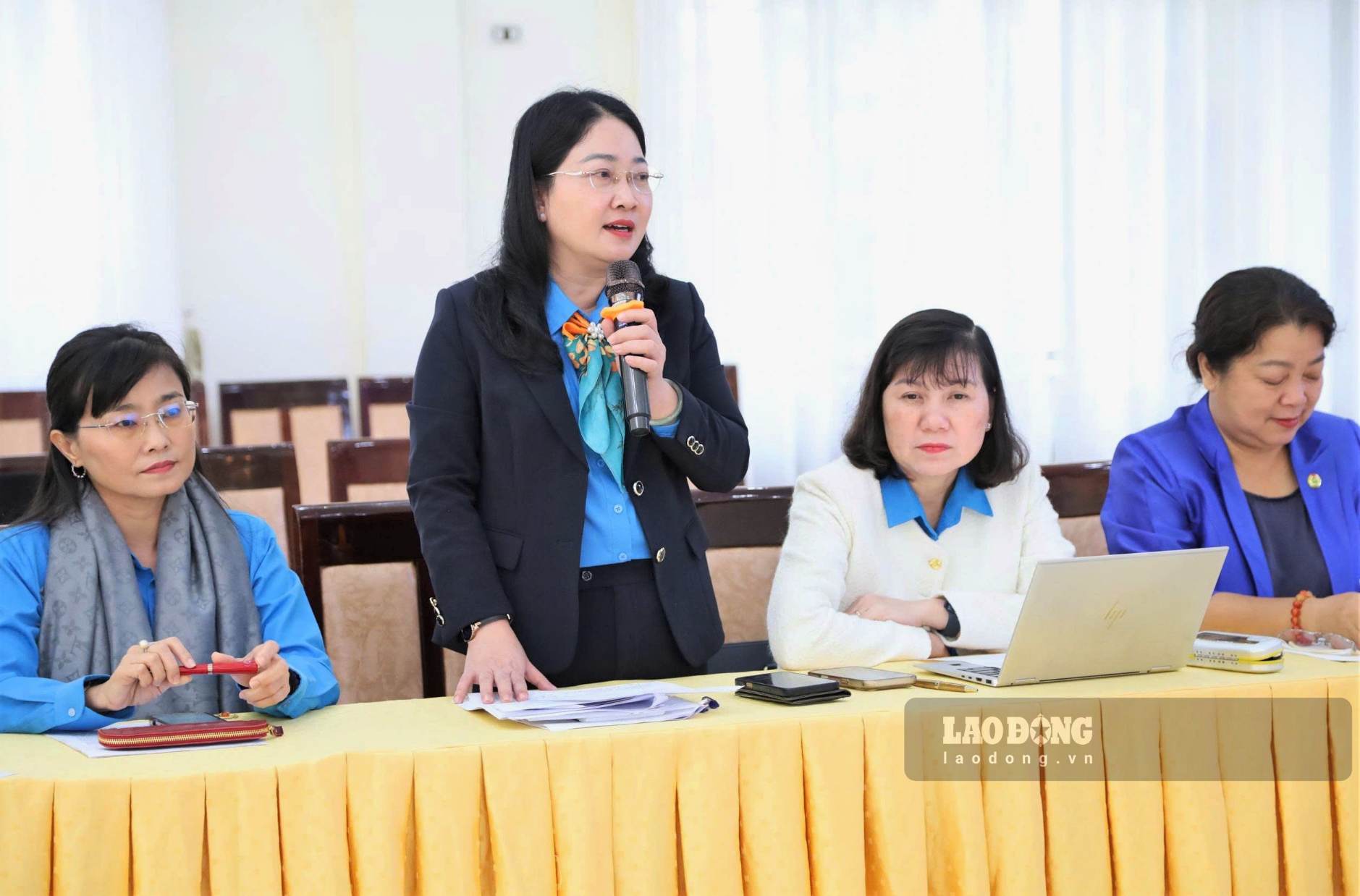 Đổi mới công tác nữ công, chăm lo thực chất quyền lợi cho lao động nữ