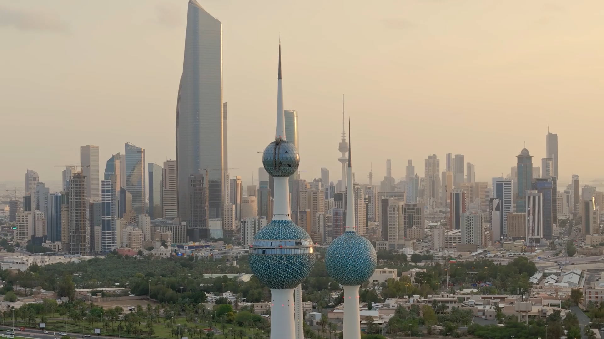 Drone flight over Kuwait: Discover the city's iconic landmarks - Worldwide