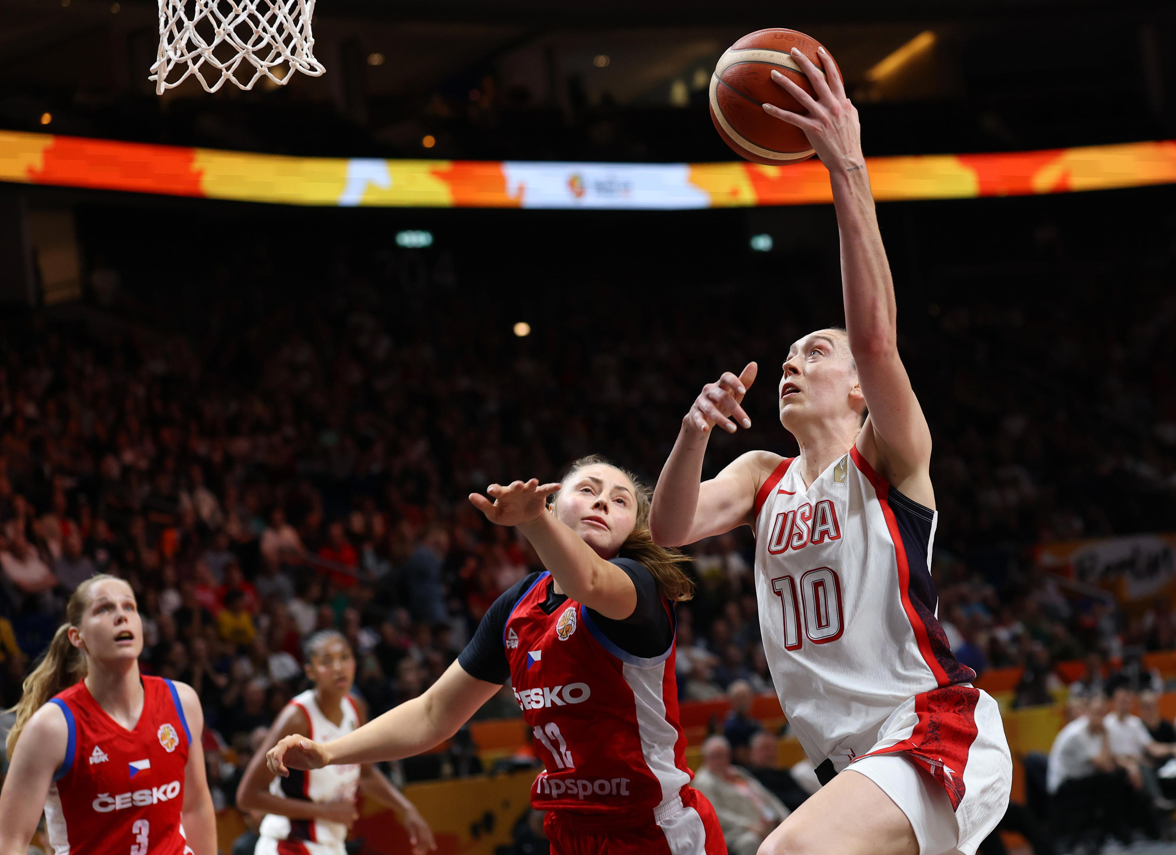 USA sweeps FIBA Women's World Cup group with win over Czechia: Highlights