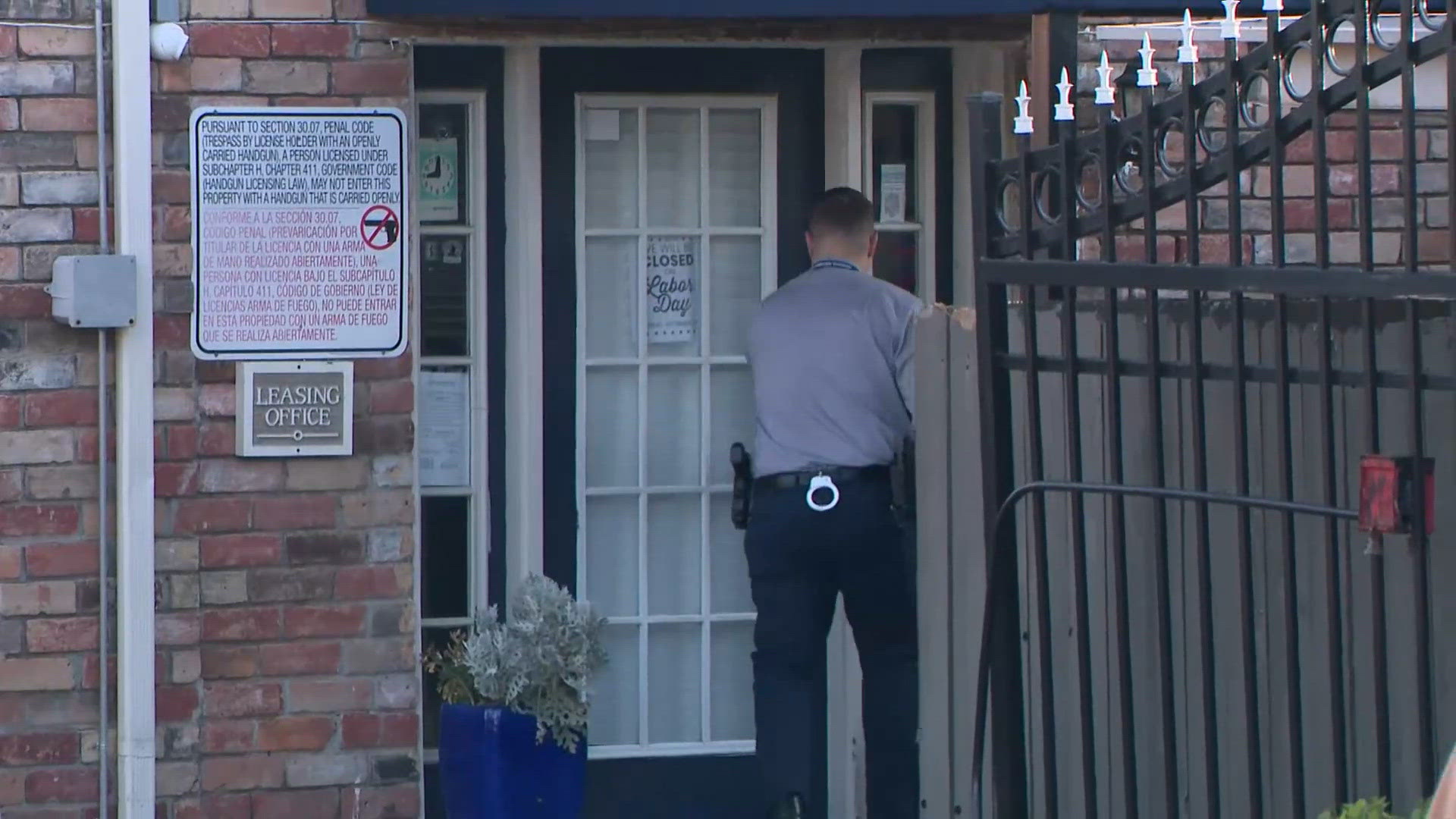 Man shot and killed in ambush at southwest Houston apartment complex