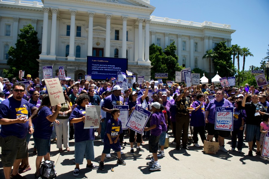 State workers to hold strike vote as negotiations drag on