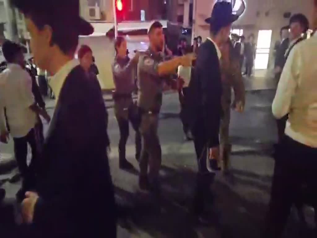 Haredi protesters demonstrate against light rail construction on ...