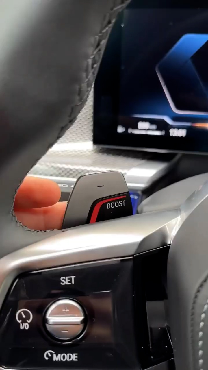 Testing the BMW 7 Series cabin buttons and materials