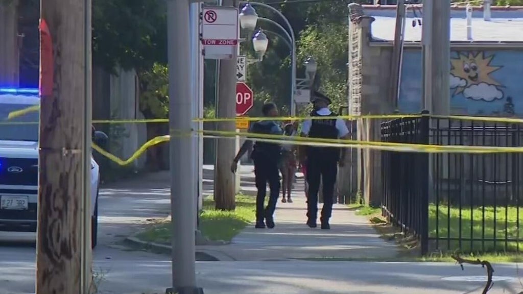 2 teens critically injured in Bronzeville shooting, Chicago police say
