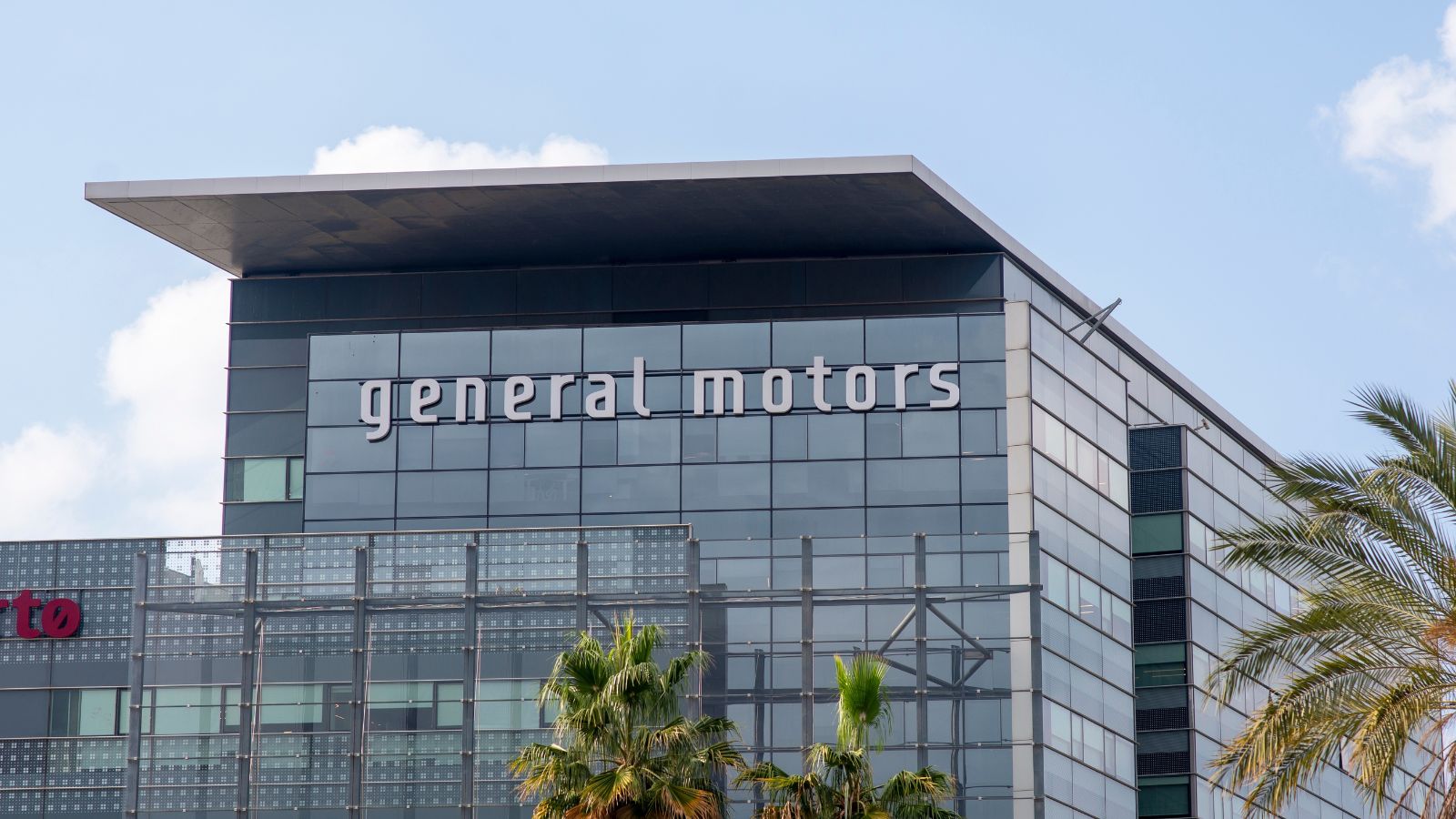 GM could save more than $500 million a year by building more vehicles ...