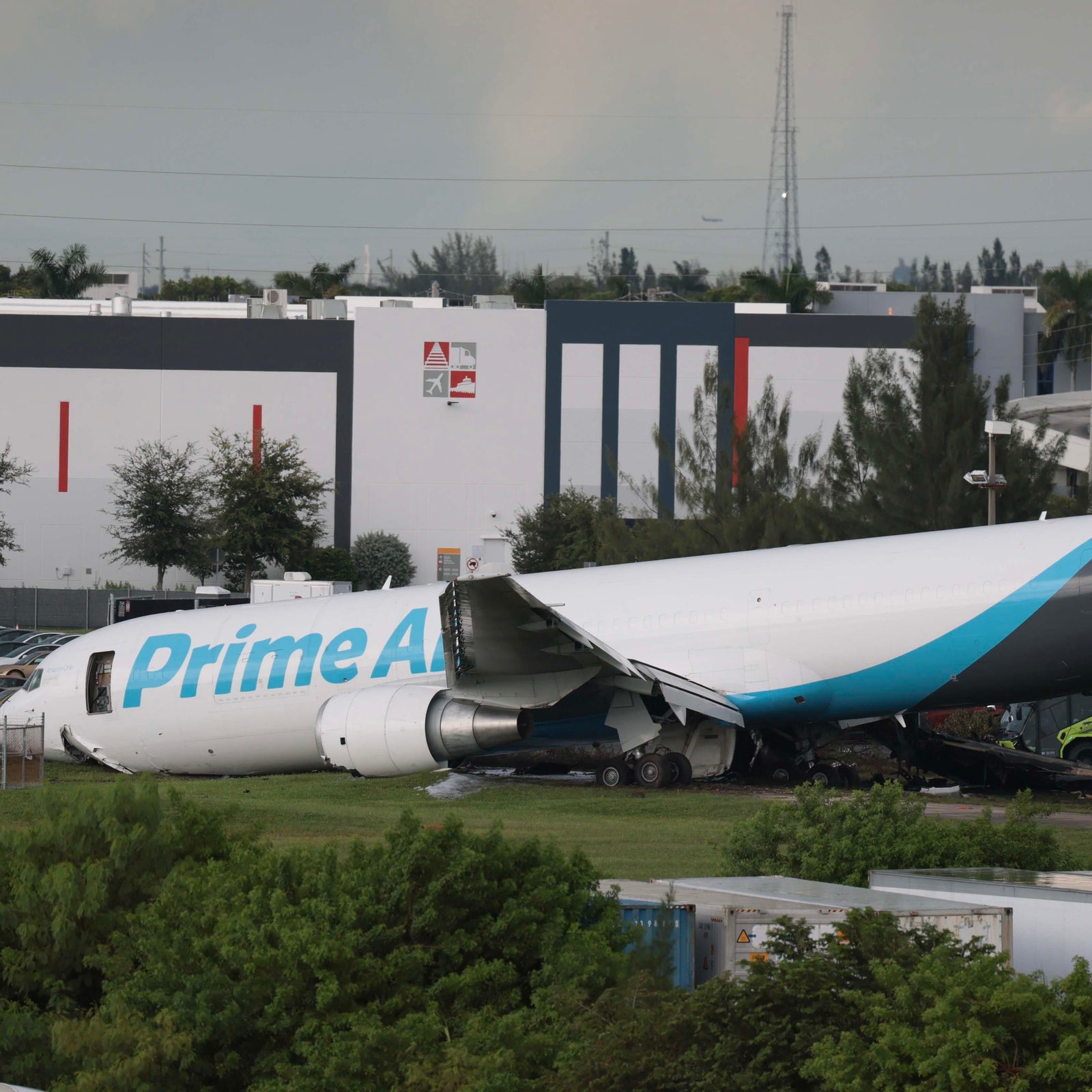 Witness says seeing Amazon plane crash at MIA was something from a movie