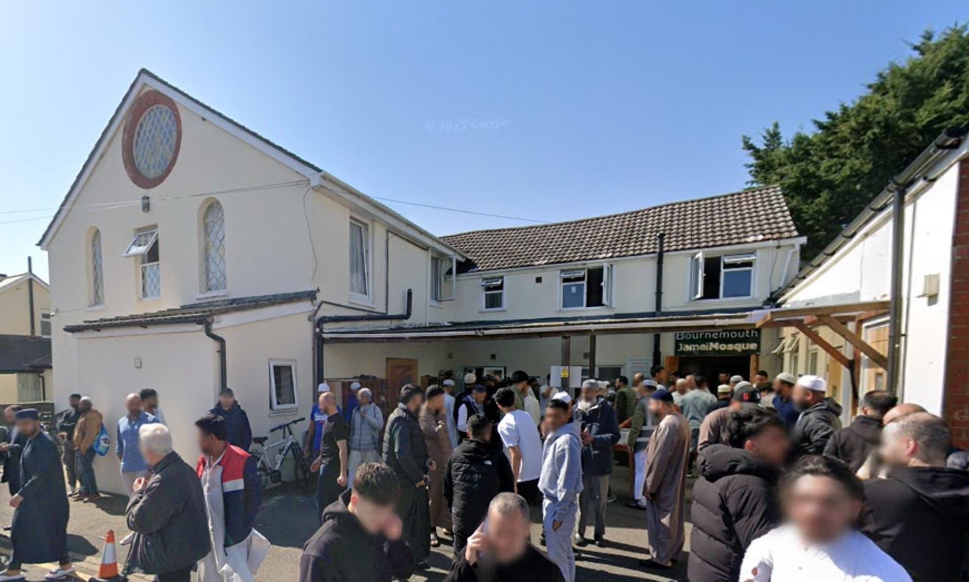 Residents fight plans to expand mosque amid tension over worshippers ...