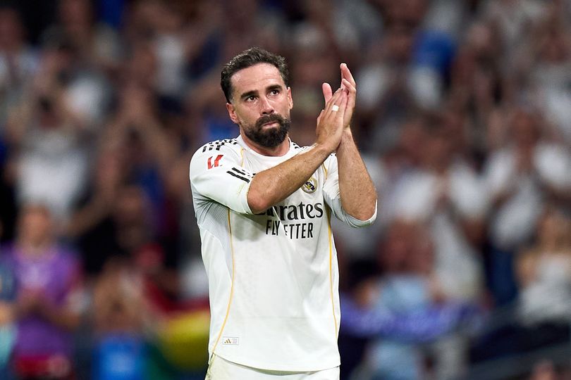Daniel Carvajal of Real Madrid acknowledges the fans as he leaves the pitch during his final match for Real Madrid during the LaLiga EA Sports match between Real Madrid CF and Athletic Club