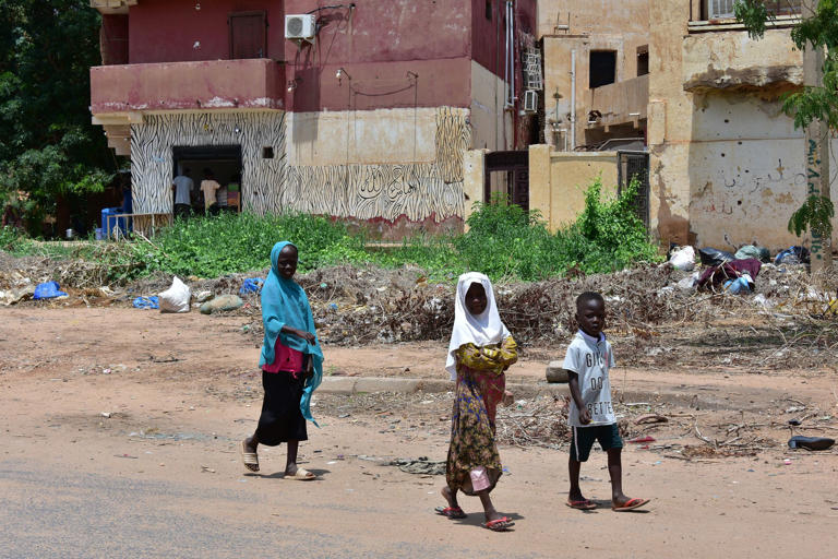 FILE PHOTO - Children walk through Omdurman. Sudan’s ongoing conflict has sparked a massive refugee crisis, leaving millions displaced. (is associated with: «Sudan health system faces collapse, Doctors Without Borders says») Mudathir Hameed/dpa