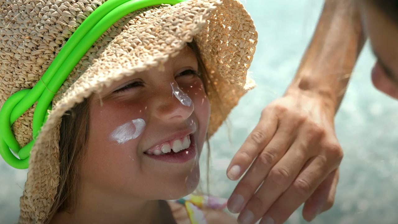 Mineral VS chemical sunscreen: What’s the difference?