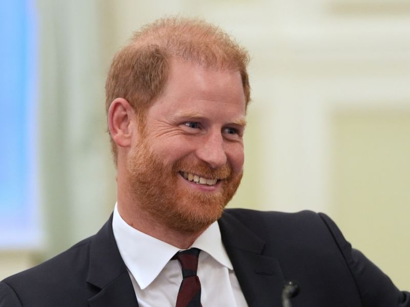 prinz-harry-harry-strahlt-in-london-ohne-meghan-und-kassiert-prompt