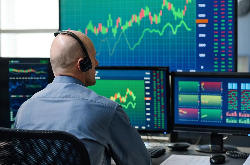 Investing in gold or the S&P 500: What's the best move for investors in the final quarter of 2026?