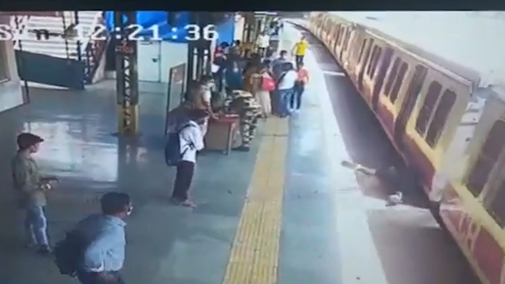 Dramatic moment man is rescued by police officer after falling from ...