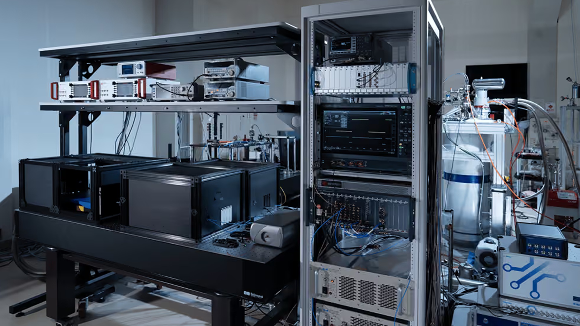 World-first diamond quantum computer runs at -456.9°F, eyes 1,000 ...