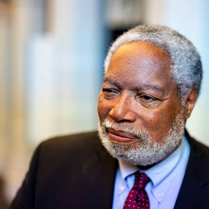 Lonnie Bunch, Smithsonian leader, to retire amid Trump criticism