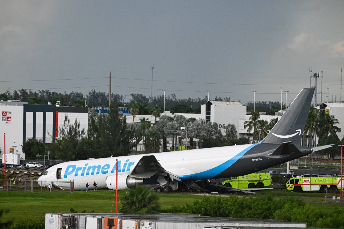 Pilots in Amazon cargo plane Miami crash released from hospital