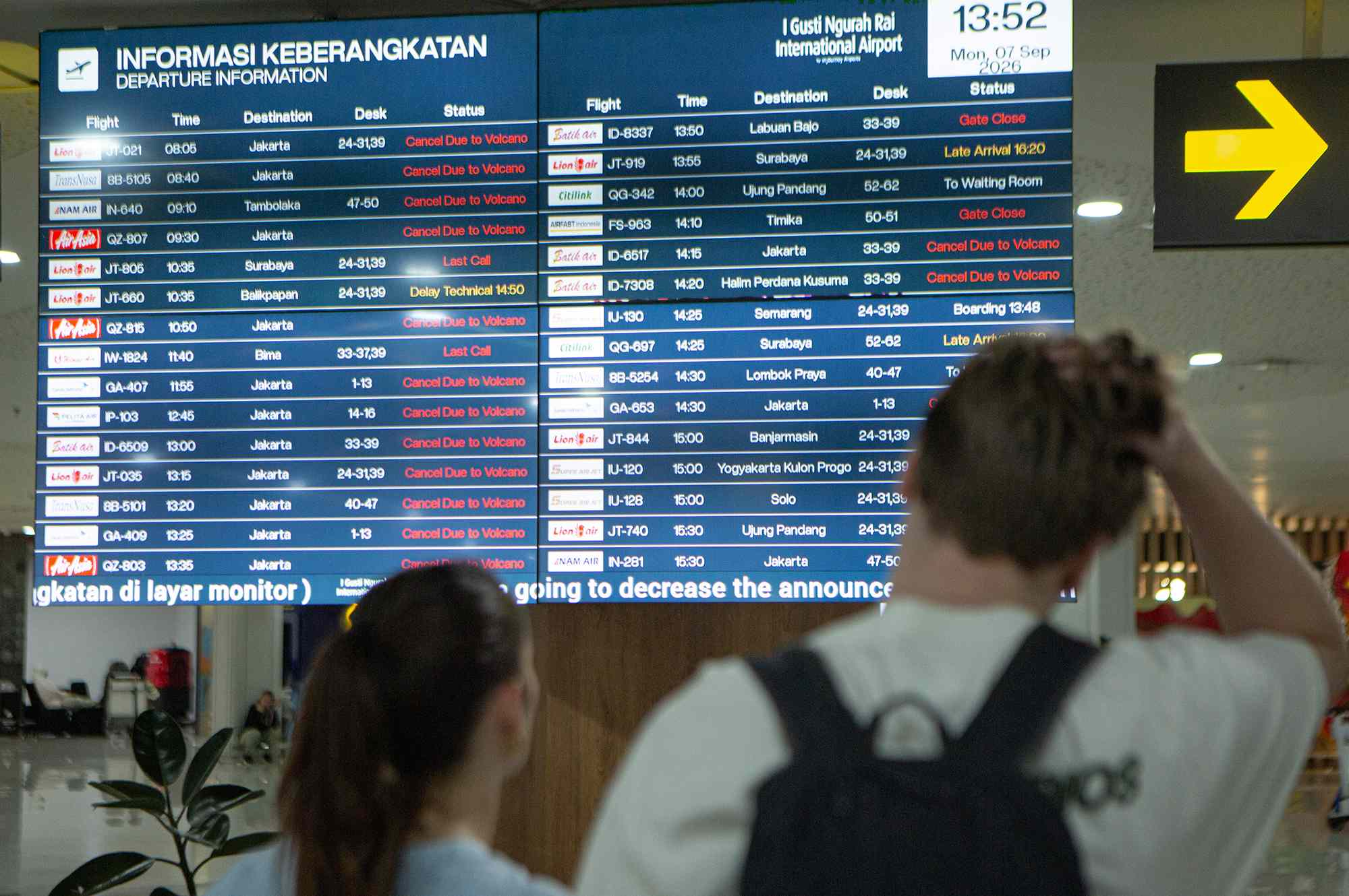 A 25-hour volcanic eruption stranded 340,000 travelers—and officials ...